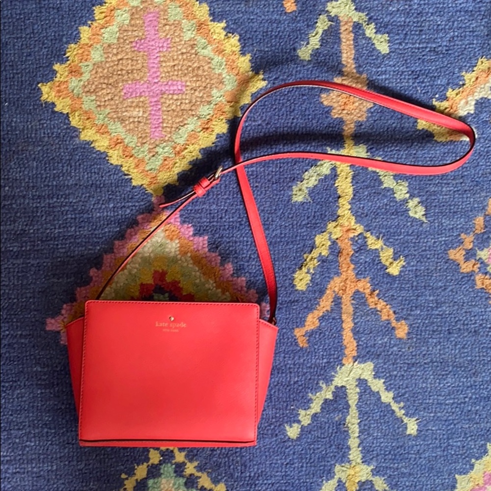small red kate spade purse crossbody